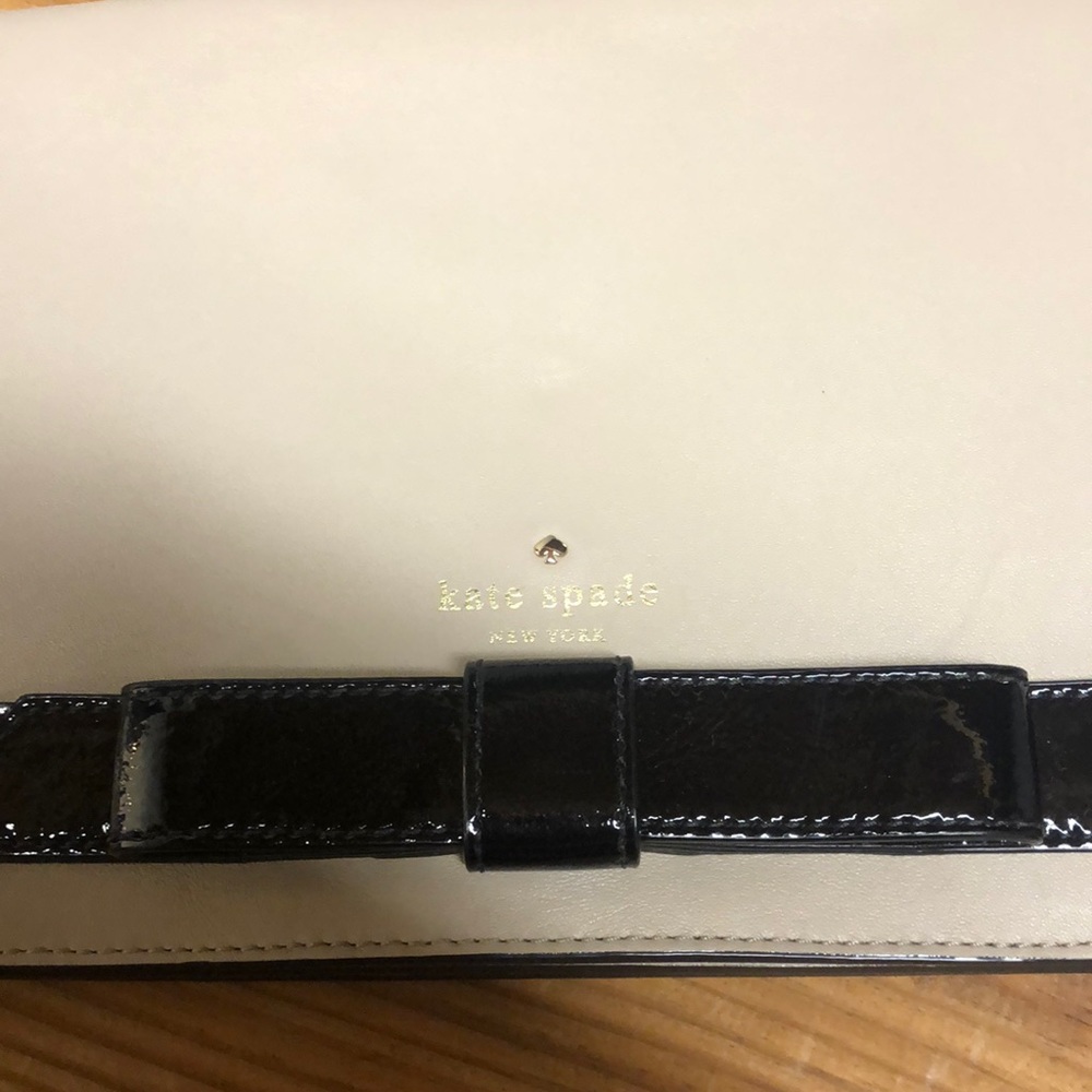 Kate spade envelope bag. New. Never carried.